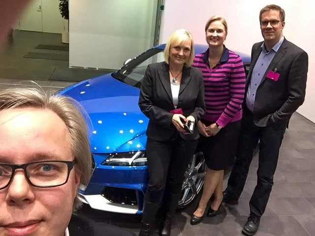 VV-Auto ja Medita aloittivat yhteistyon tammikuussa 2017. Kuvassa Meditan Mika Särkijärvi, Tuija Soikkeli ja Tommi Pitenius sekä VV-Auton viestintäpäällikkö Riitta Karjalainen (toinen oik.)